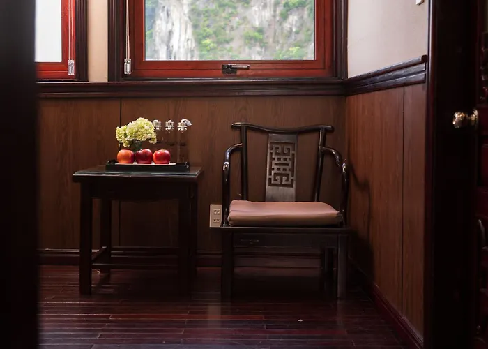 Renea Boutique Cruise Botel Hạ Long