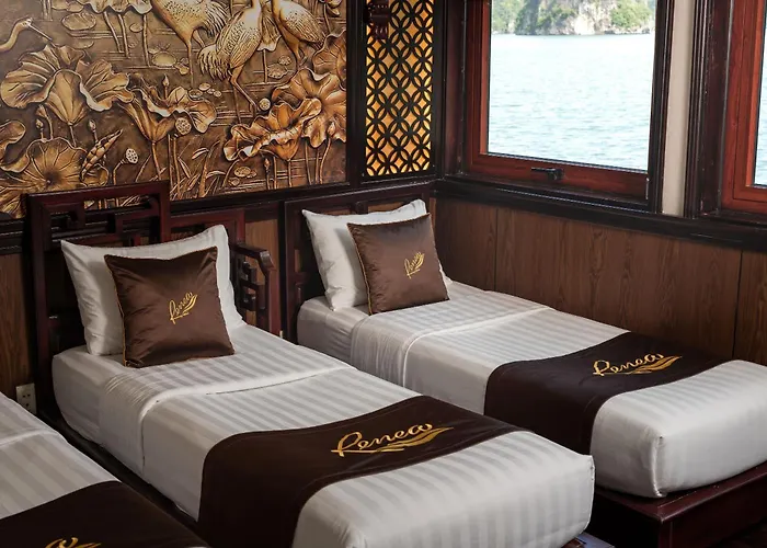 Renea Boutique Cruise Botel Hạ Long