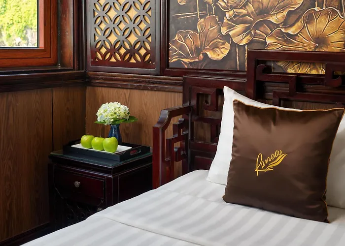 Renea Boutique Cruise 5* Hạ Long